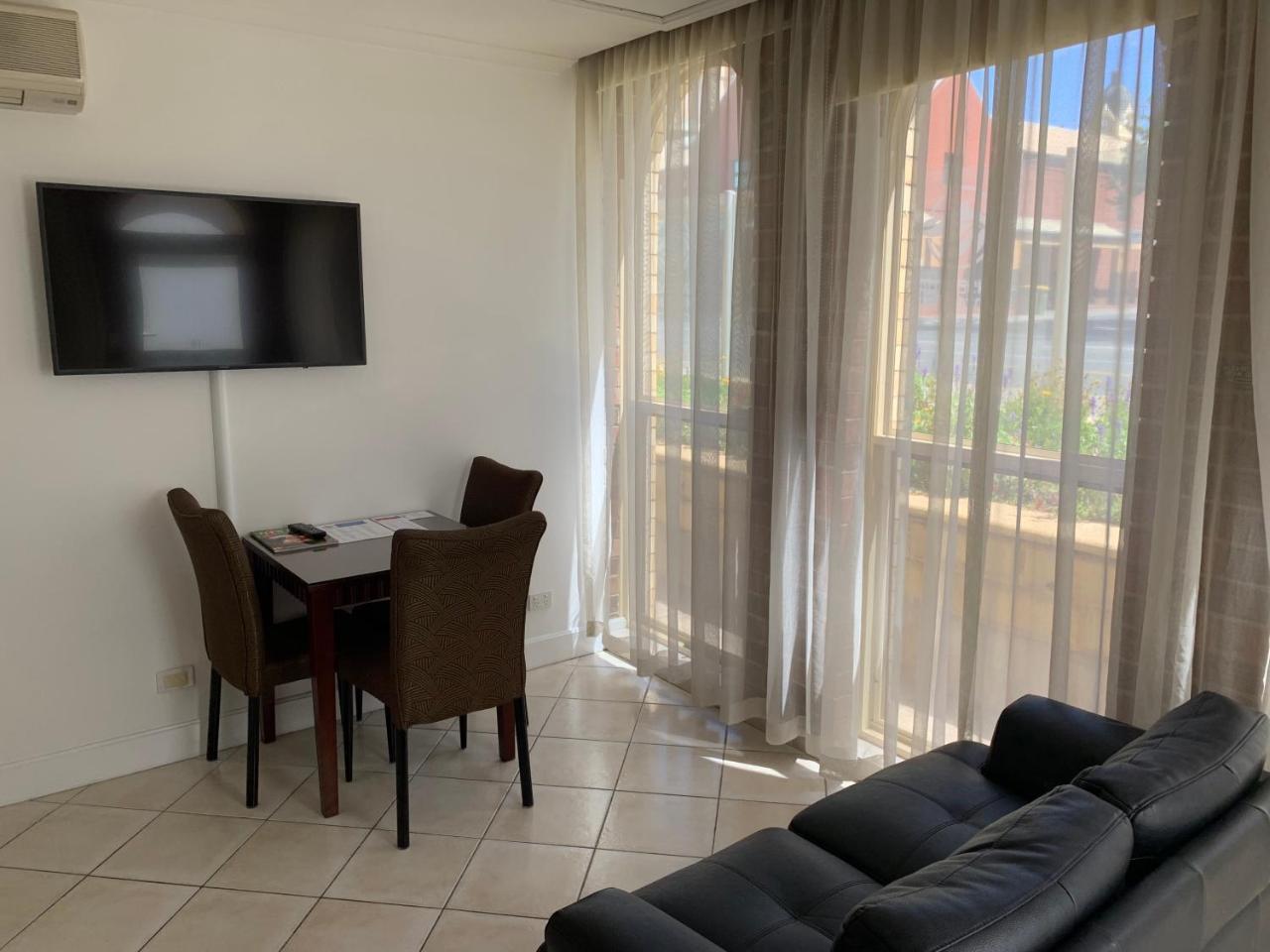 Ensenada Motor Inn And Suites Adelaïde Extérieur photo
